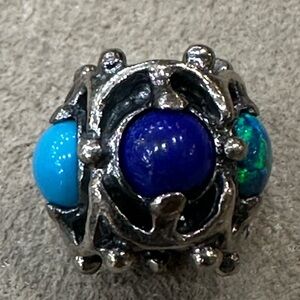 Wisdom troll bead.
